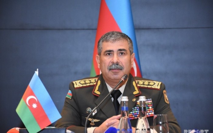 Министр обороны Азербайджана отправился с визитом в Беларусь