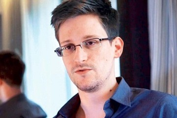 Сноуден: Макрон опустился до уровня захвата заложников...