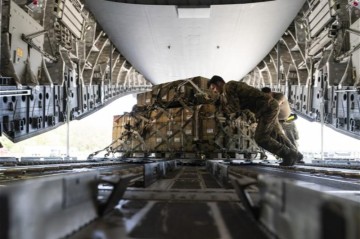 США сократили военную помощь Украине
