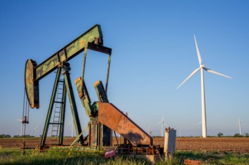 Azerbaijani oil price dips