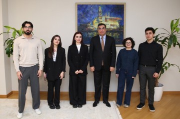 BHOS rector meets with students who will study in Spain