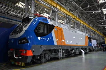 Kazakhstan exports 80 freight locomotive sections to Azerbaijan PHOTO