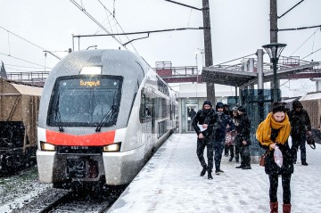 Поезда АЖД продолжают движение по графику