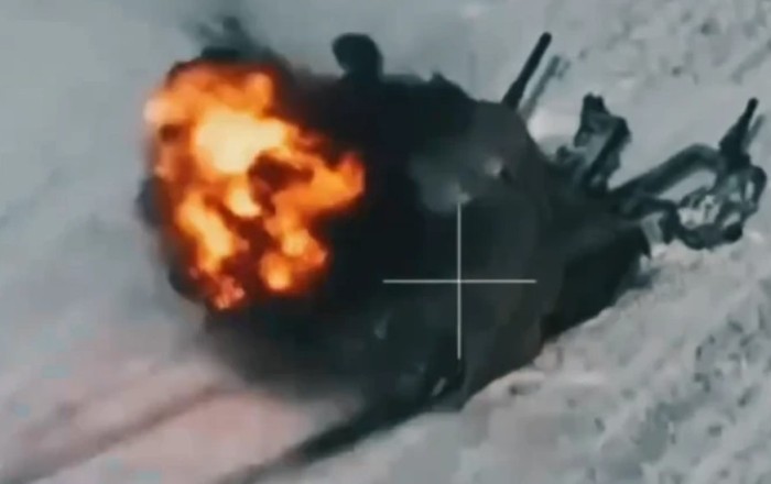 Z-блогеры возмущены: Безумные деды заставили водрузить знамена Победы и пойти в лобовую