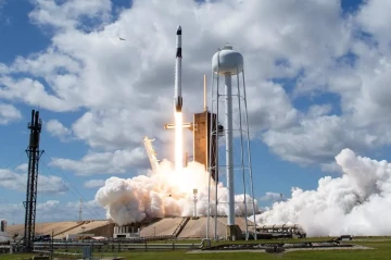 SpaceX successfully places dozens of Starlink satellites into constellation VIDEO/PHOTO