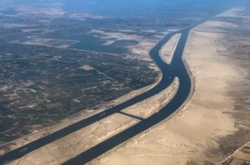 Suez Canal suffers $7 billion loss due to war-related traffic cuts