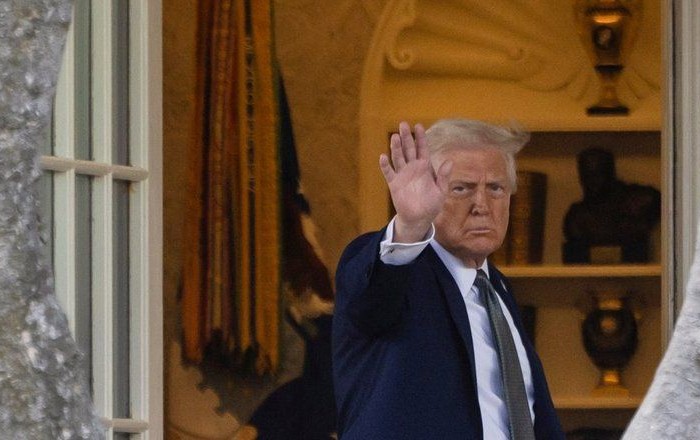 Трамп не планирует увольнять Уолтца в связи с сообщениями об утечке данных