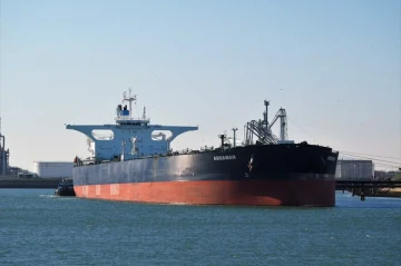 Indian port denies entry to tanker carrying Russian crude on document lapse