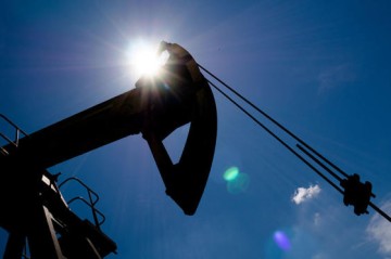 Нефть продолжает дешеветь