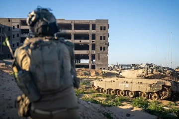 Israeli airstrike kills senior Hamas leader, military commanders, expands Gaza offensive