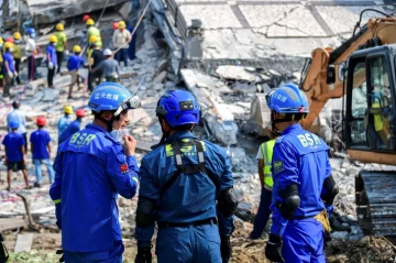 Golden rescue window closing three days after quake kills over 1,700 in Myanmar, Thailand
