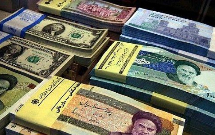Iranian rial plummets to record low against U.S. dollar