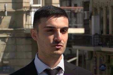 İrəvandan Bakıya torpaq gətirən müəllim Ermənistanda gördüklərindən DANIŞDI