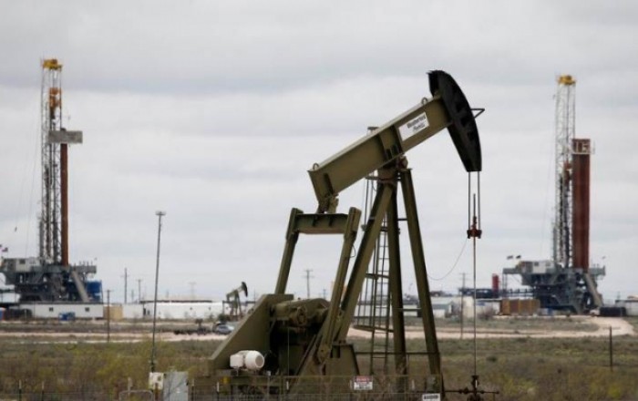 Oil prices slightly decline in global markets