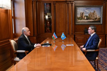 Prime Minister Ali Asadov meets with Kazakh counterpart