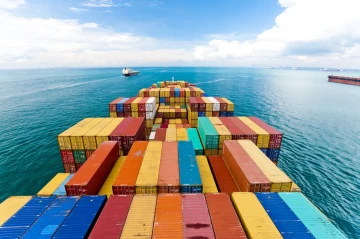 Maritime countries adopt world’s first carbon fee scheme at key shipping talks in London