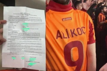 Болельщик "Галатасарая" в футболке с именем Али Коча отстранен от посещения стадионов на год