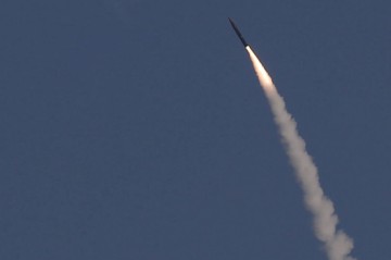 Husilər İsraili hipersəs raketi ilə vurdu