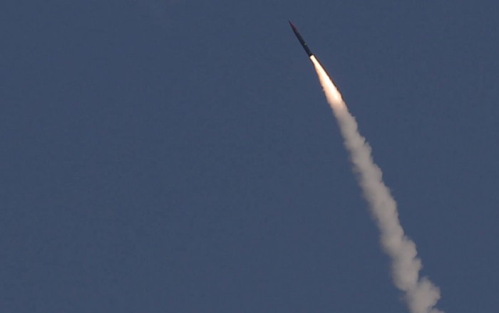 Husilər İsraili hipersəs raketi ilə vurdu