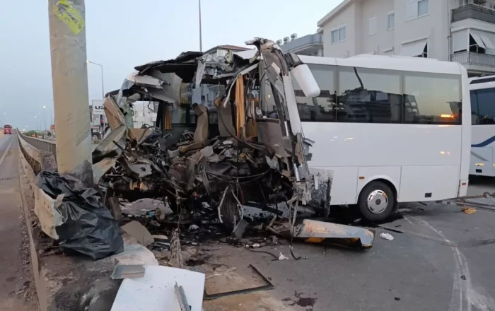 Tour bus overturns in Türkiye’s Antalya, injuring 18 Russian tourists