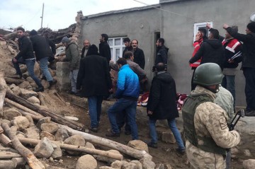 Multiple quakes hit Turkiye’s Van