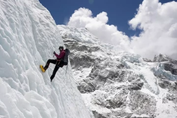 Nepal toughens Everest rules: Climbers must conquer 7,000-metre peak first