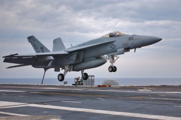 Истребитель США упал в море