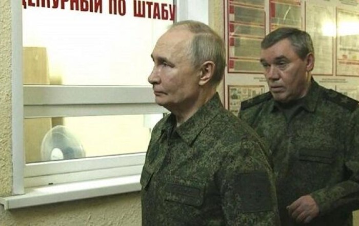 Putinin qəfil atəşkəs qərarının arxasında nə dayanır? - CNN