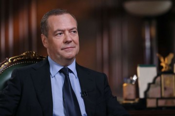 Медведев заявил о борьбе России с «надевшим новую маску» нацизмом