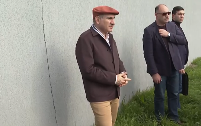 Paşinyan qırmızı kepkada Azərbaycanla sərhədə gəldi - Video