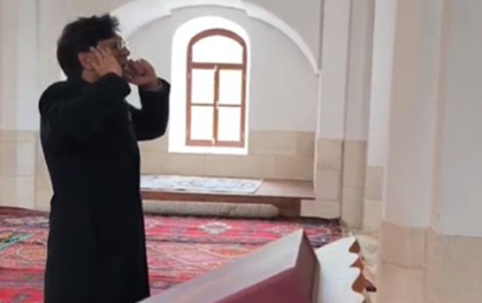 Pakistanlı jurnalist Ağdam Cümə məscidində azan verdi - Video