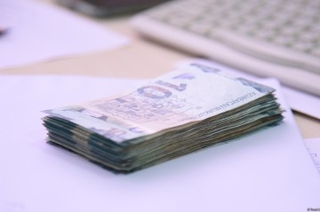 Azerbaijani manat's nominal and real effective exchange rate decreases in monthly terms