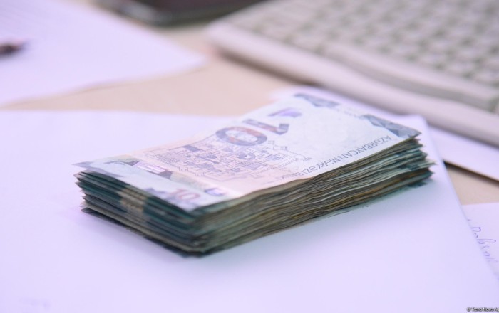 Azerbaijani manat's nominal and real effective exchange rate decreases in monthly terms