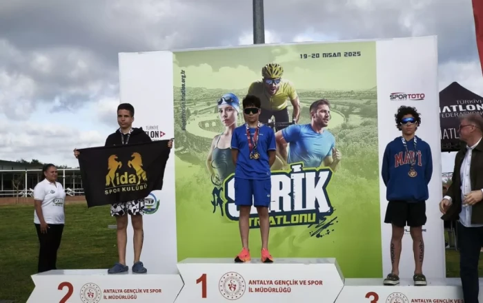 Azerbaijani athlete wins first place in triathlon competition in Türkiye