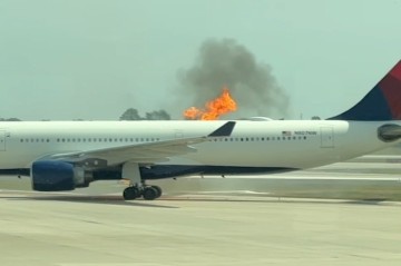 Во Флориде загорелся самолет видео