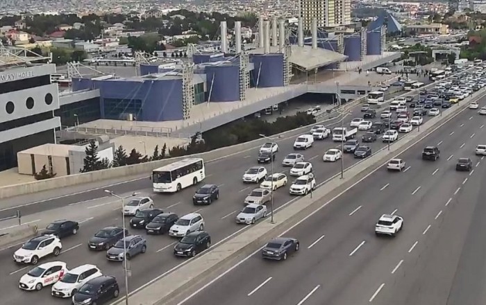 Bakının yollarında tıxac müşahidə edilir – SİYAHI