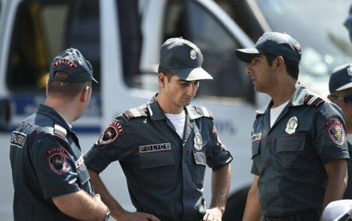 Ermənistanda 9 polis həbs olundu