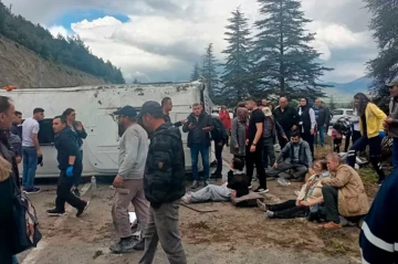 Serious bus crash in Isparta leaves 15 hospitalized, several in critical condition