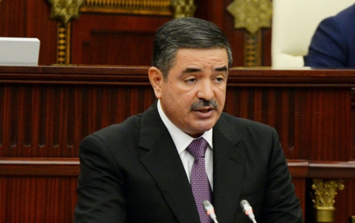 General Milli Məclisdə hesabat verir