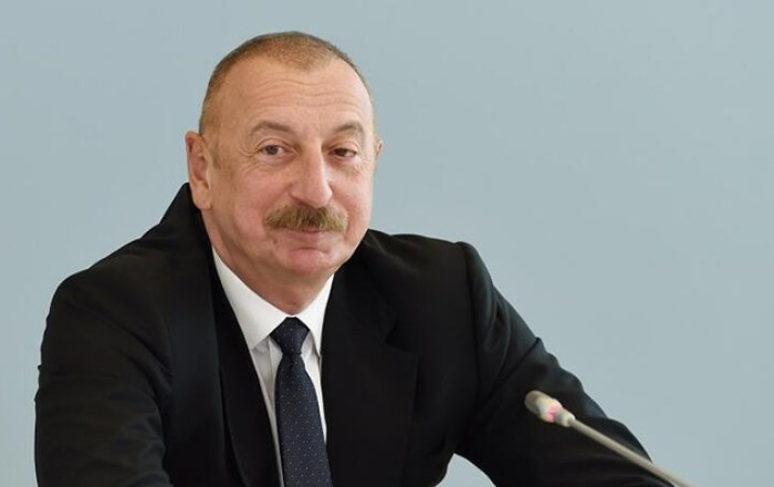 İlham Əliyev təltif olunma mərasimində -