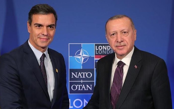 Эрдоган похвалил премьера Испании и призвал принять Турцию в ЕС