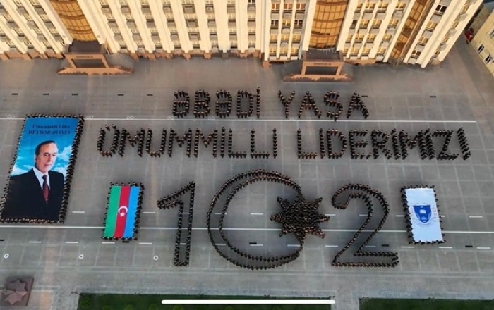 Polis Akademiyasının kursantlarından fləşmob - Video