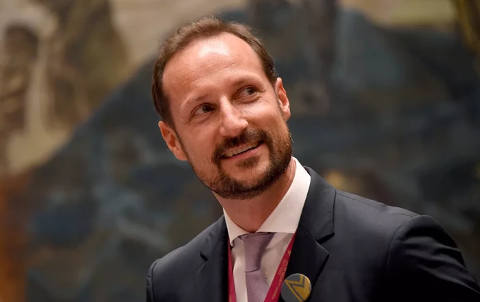 Norway’s crown prince visits Ukraine in rare royal gesture of solidarity Video