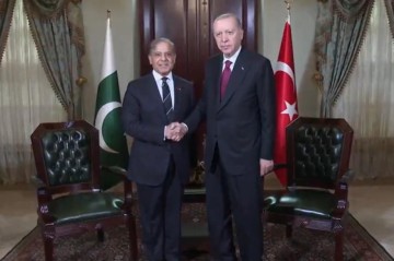 Turkish President Erdogan receives Pakistani Prime Minister Sharif in Istanbul