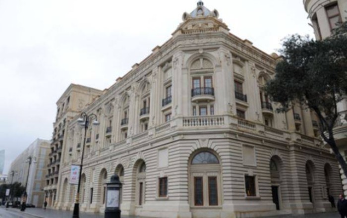 Teatr idarəetməsi Sovetdən qalmadır… - Əmirbəyov