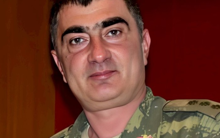 Maşınına od vuran hərbçi