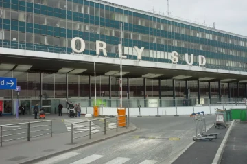 Air traffic control failure disrupts Paris-Orly Airport for second consecutive day