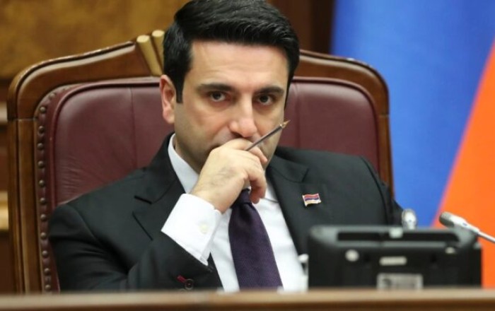 Ermənistan parlamentində "konyak qalmaqalı"