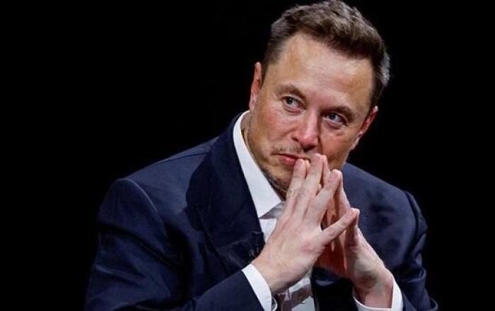 Tesla denies CEO search, backs Musk amid distractions