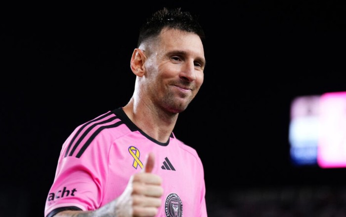 Messi tarixin ən yaxşı oyunçusu seçildi